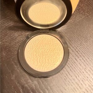 Melt Cosmetics  highlighter - Morning Star